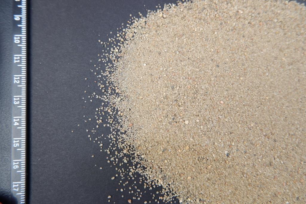 Кварцевый песок светло-коричневый 0,3-1,25 мм